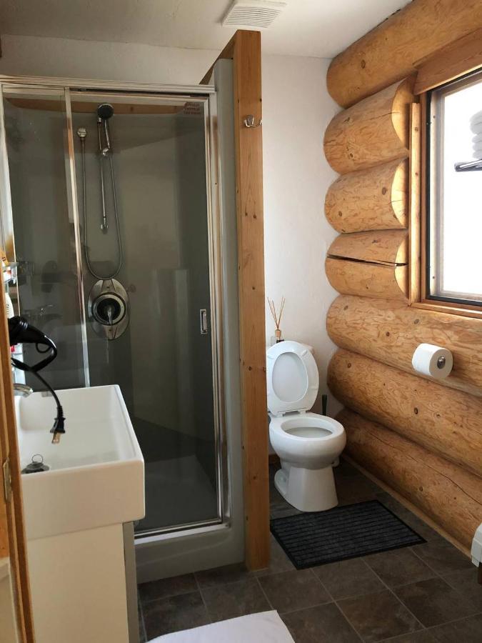 Cariboo Log Guest House Lac La Hache Εξωτερικό φωτογραφία