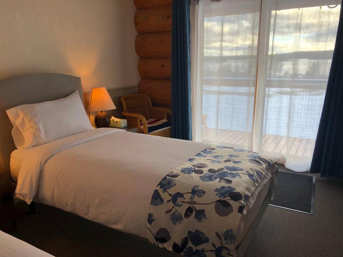 Cariboo Log Guest House Lac La Hache Εξωτερικό φωτογραφία